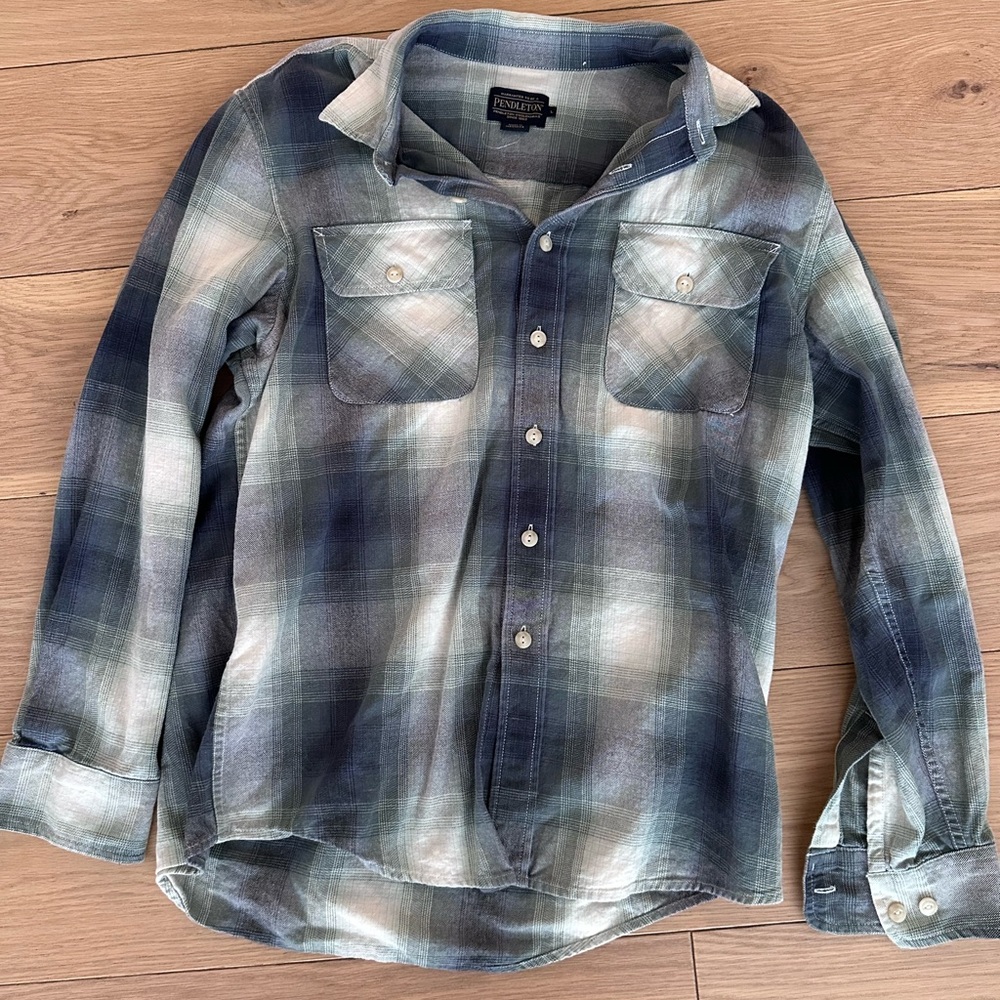 Pendleton size L button up